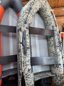 Надувная ПВХ лодка X-River Rocky 335 (пиксель, серая фурнитура) + дублирование тканью ПВХ дна